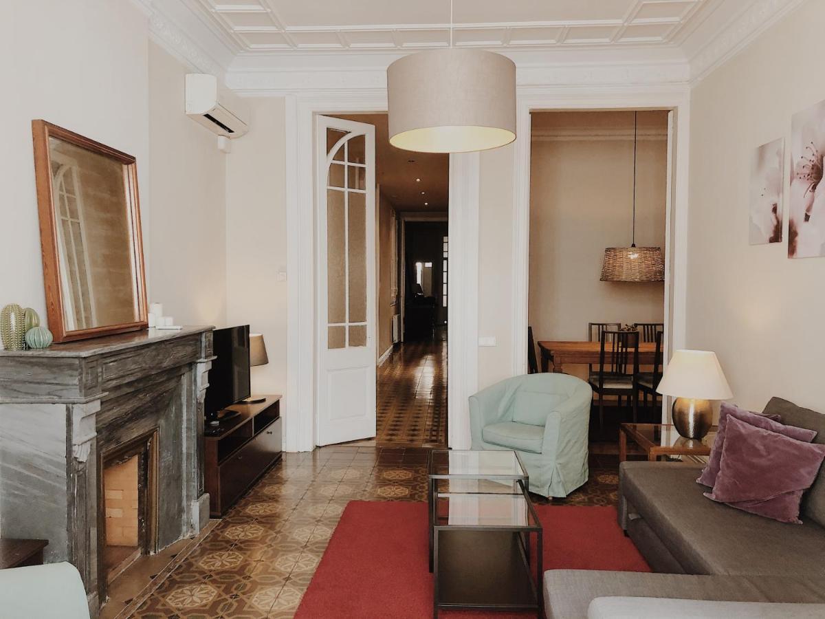 Plaza Universidad Apartment *